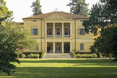 Molino dei Notari 'deki tarihi villanın dış cephesi, Parma ili, Emilia-Romagna, İtalya