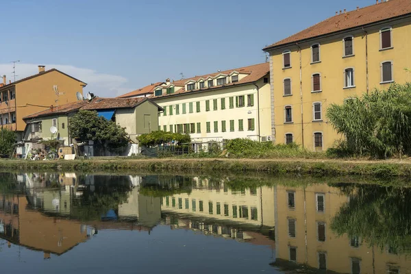 Edifícios Antigos Longo Canal Conhecido Como Naviglio Pavese Entre Pavia — Fotografia de Stock