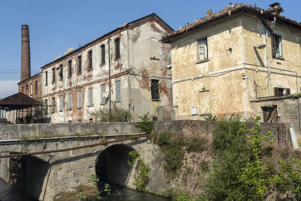 Gamla Byggnader Längs Kanalen Som Kallas Naviglio Pavese Mellan Pavia — Stockfoto