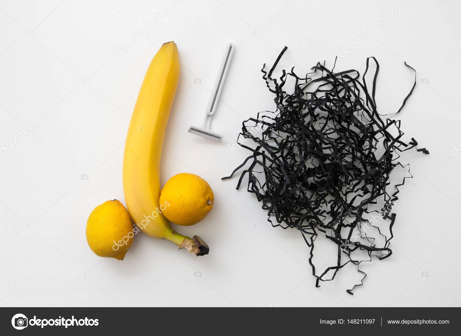 Банан и лимон с бритвой, бритые мужские шарики стоковое фото ©golubovystock  148211097