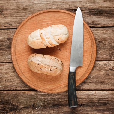 Ahşap arka plan, üstten görünüm üzerinde lezzetli çörekler