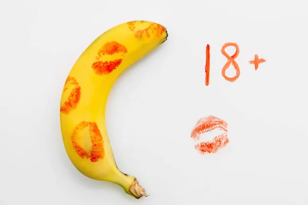 Nur für Erwachsene. Banane, Penisform, Lippenstift-Print. — Stockfoto