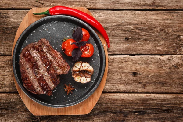 Biberiye ve sebze ile ızgara et — Stok Foto © Nitrub 123178544