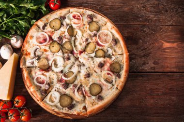 İştah açıcı İtalyan pizza. Fast food arka plan.