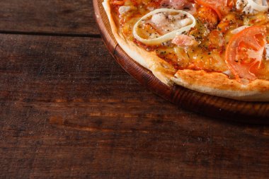 İtalyan lokanta arka plan. Tablo taze pizza