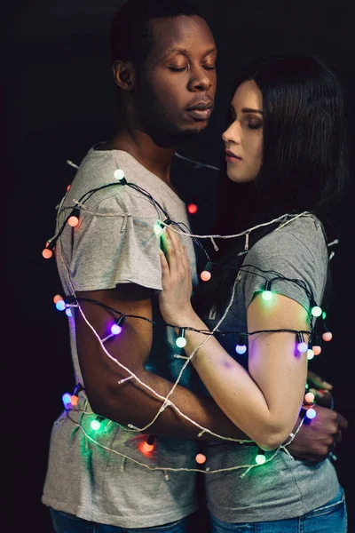 Casal apaixonado amarrado juntos. Unidade e conexão — Fotografia de Stock