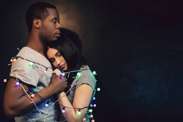 Mutlu erkek ve kadın, iki aşık, hassasiyet