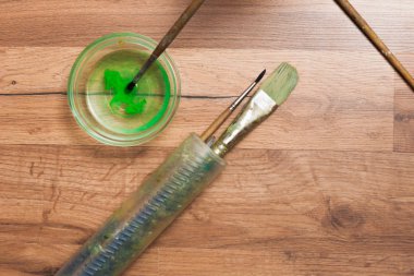 Suluboya çalışmaları. Yeşil Boya su ile fırça