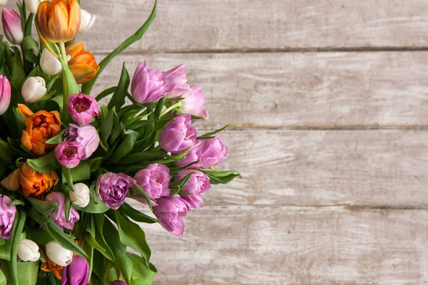 Marco de tulipanes de flores rosadas. Fondo floral — Foto de Stock