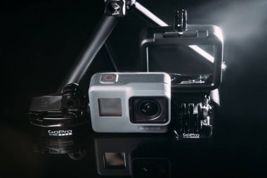 GoPro Hero 5 eylem kamera aksesuarları ile