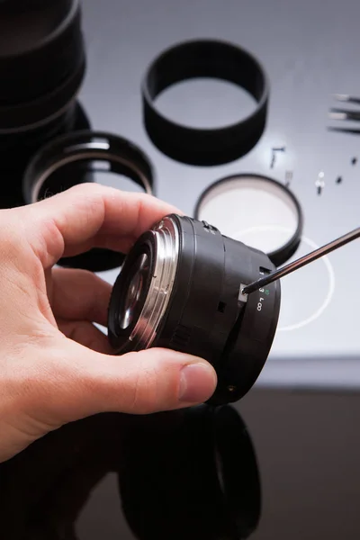 Conjunto de reparación de lentes de cámara fotográfica. Mantenimiento del ingeniero —  Fotos de Stock