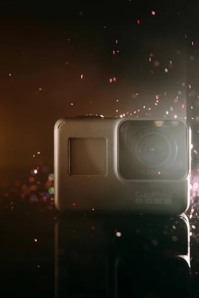 Câmera de ação digital GoPro HERO 5 com flare de lente — Fotografia de Stock