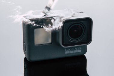 GoPro Hero 5 eylem kamera su altında