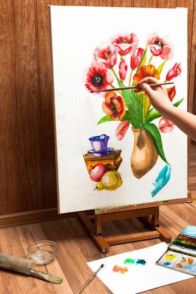 Pintor desenho flores aquarela — Fotografia de Stock