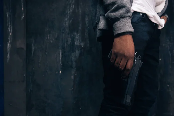 Αγνώριστος ένοπλες μαύρο βιαστή κινηματογράφηση σε πρώτο πλάνο — Φωτογραφία Αρχείου