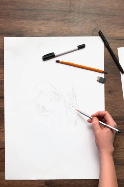 Tanınmayan ressam berabere el düz koymak