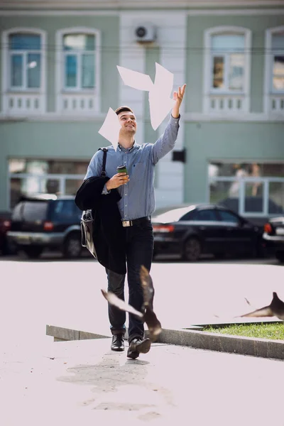 Confident and happy adult man took vacation — Stock Photo, Image