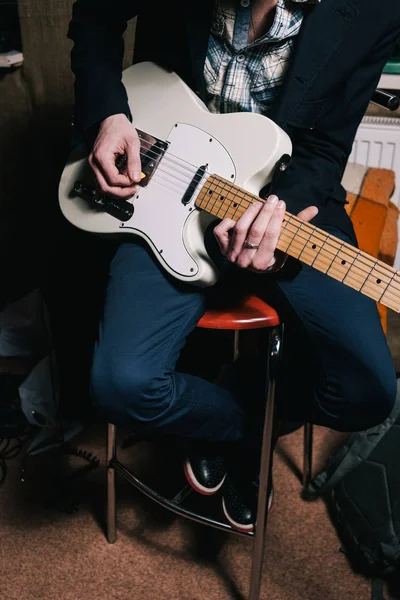 エレク トリック ギターのクローズ アップ。バック グラウンド ミュージック — ストック写真