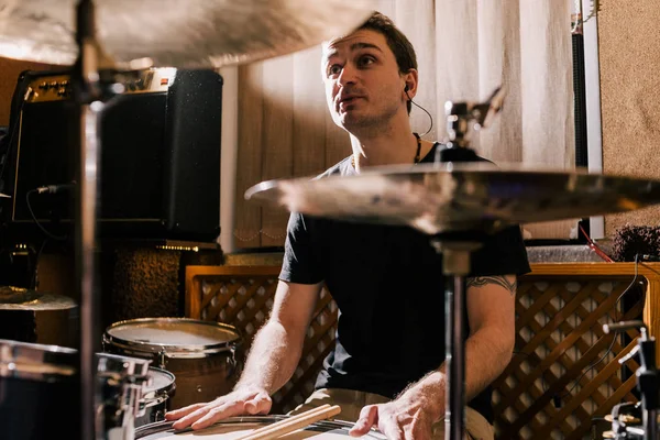 Band rehearsal. Creating new music on drums — Stock Photo, Image