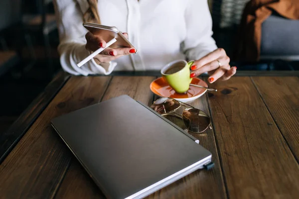 Successful business woman with bad habits — Stock Photo, Image