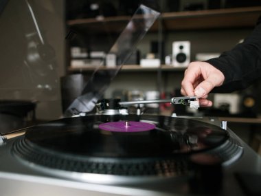 Vinil plak portre. Retro müzik Dükkanı