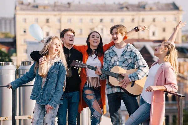 Grupo de música estudiantil en el festival — Foto de Stock