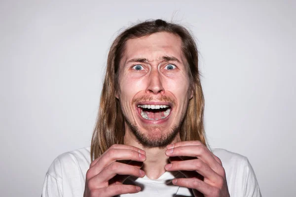 Hombre asustado. Emoción de miedo — Foto de Stock