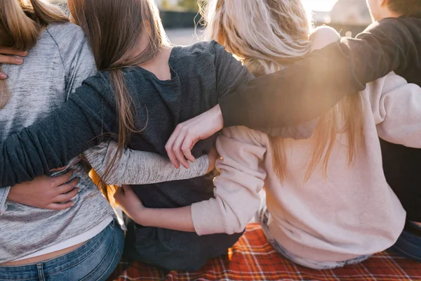 Buena amistad. Feliz tiempo fuera. — Foto de Stock