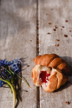 Ahşap arka plan üzerinde lezzetli breakfast