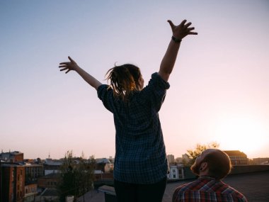 Özgürlük hayat. Çatıda sorunlar rahatlama
