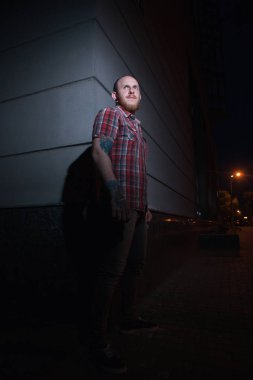 Gece şık hippi erkek modeli