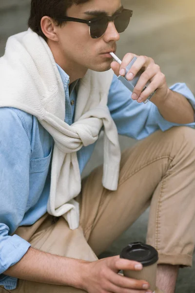 Young man with bad habits. Unhealthy lifestyle — Stock Photo, Image