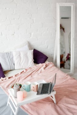 Sabah kahvaltı ve çalışmaya başlayın