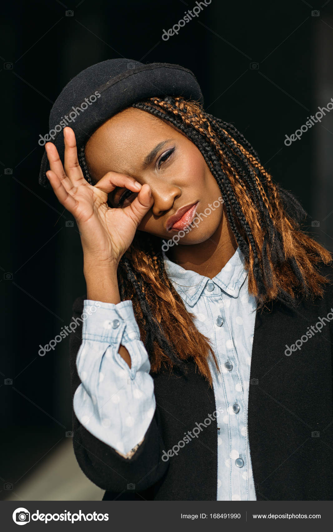 sovremennie-negrityanki-foto-shiroko-razdvinutimi-nogami