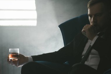 Eğlenceyle ilgili alkol ve vape zengin insanlar