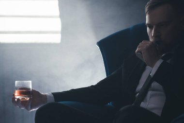 Eğlenceyle ilgili alkol ve vape zengin insanlar