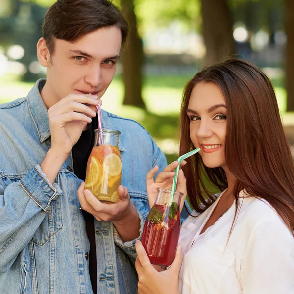 Sağlıklı beslenme. Çift içme Detoks çayı — Stok fotoğraf