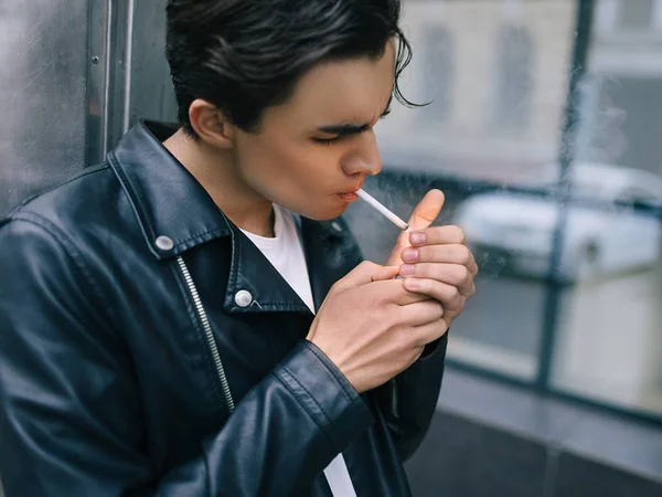 adam sigara bağımlılığı moda gençlik yaşam tarzı