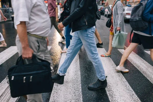 Stedelijke rush menigte crosswalk stad lifestyle — Stockfoto