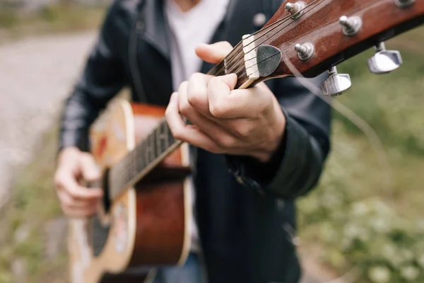 Muzikant gitaar speler kunstenaar performer — Stockfoto
