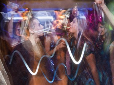 Hareket halinde dans neşeli yeni yıl çift