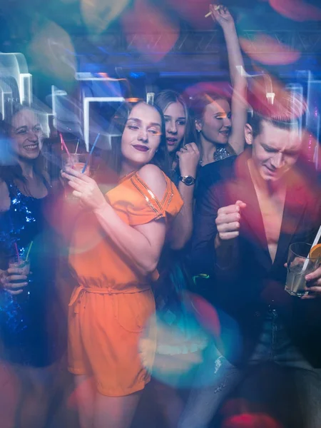 Happy friends dance in motion — Stock Photo, Image