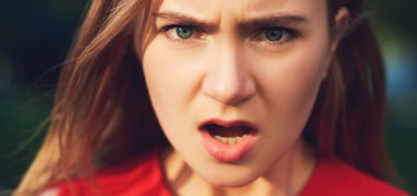 Hayal kırıklığı. Sürpriz kız