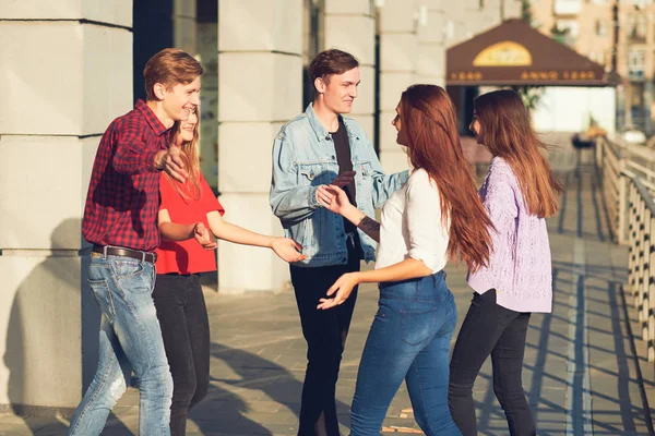 Eski arkadaş konsepti ile Toplantı