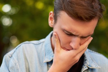 Mens aptalca hata. Suçluluk, akşamdan kalma kavramı