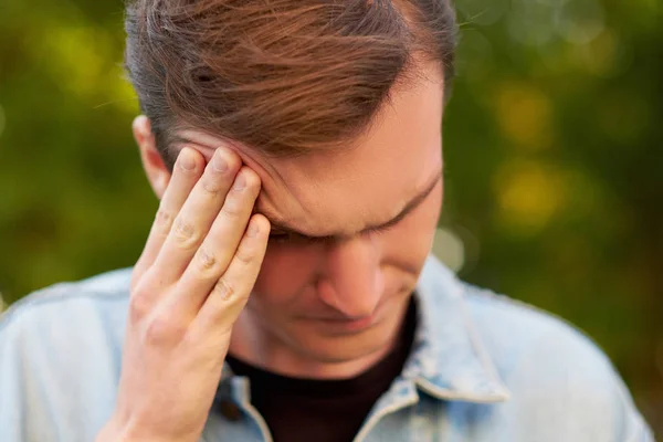 Erro estúpido dos homens. Culpa, conceito de ressaca — Fotografia de Stock