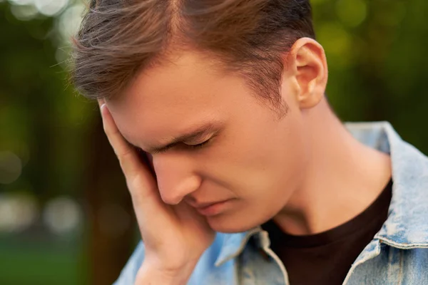 Mens dumt misstag. Skuld, baksmälla koncept — Stockfoto