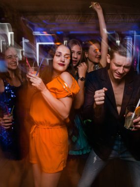 Mutlu arkadaş dans hareket