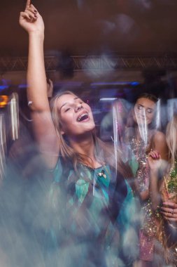 Hanımefendi, Noel Diskotek