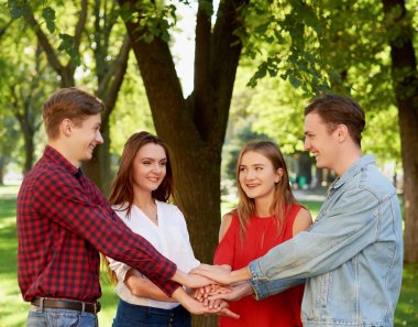 Öğrenci çalışması. Hans birlikte yığın closeup
